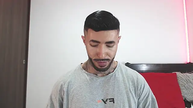 andrea de lucaa online show from March 18, 3:31 am