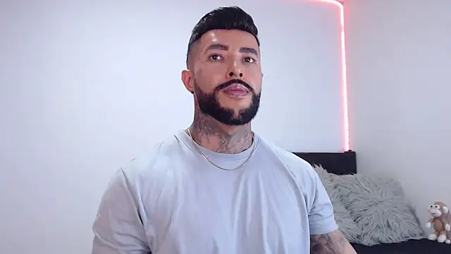 andrea de lucaa online show from September 11, 3:27 am