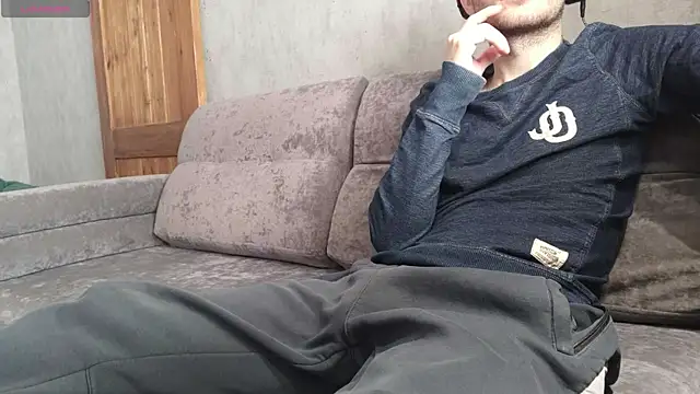 TommyShe1by online show from September 18, 9:11 am