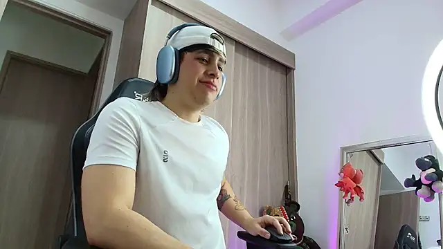 brunothompson3 online show from September 12, 12:21 am