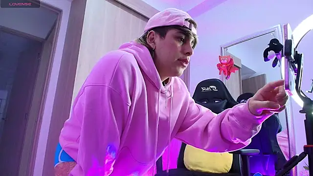 brunothompson3 online show from October 23, 4:27 am