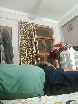 vardh033 online show from April 17, 2:03 am