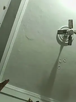 vardh033 online show from December 16, 6:42 am