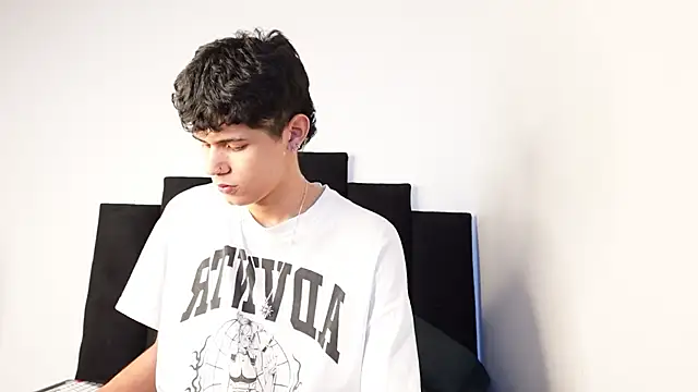 Snapshot of alexmark_ chatting on October 22, 8:00 pm alexmark online show from October 22, 8:00 pm