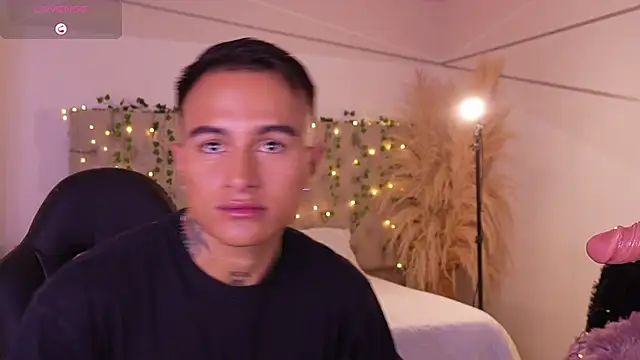 LiamDeep online show from December 20, 9:55 pm