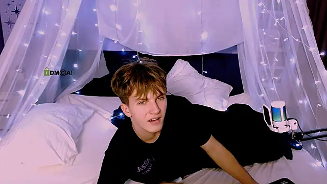 Snapshot of travis_wolf_ chatting on September 30, 11:52 pm travis wolf  online show from September 30, 11:52 pm