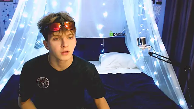 Snapshot of travis_wolf_ chatting on September 26, 7:22 pm travis wolf  online show from September 26, 7:22 pm