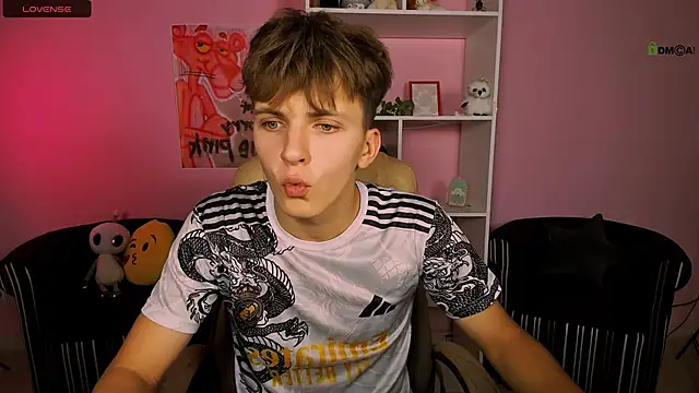 Snapshot of travis_wolf_ chatting on September 8, 7:13 pm travis wolf  online show from September 8, 7:13 pm