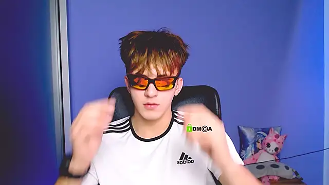 Snapshot of travis_wolf_ chatting on September 17, 5:19 am travis wolf  online show from September 17, 5:19 am