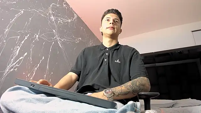 liaamsmiith  online show from September 20, 11:54 am