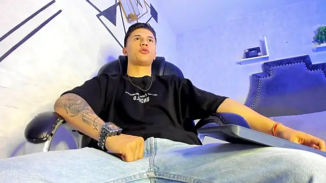 liaamsmiith  online show from December 17, 12:34 pm