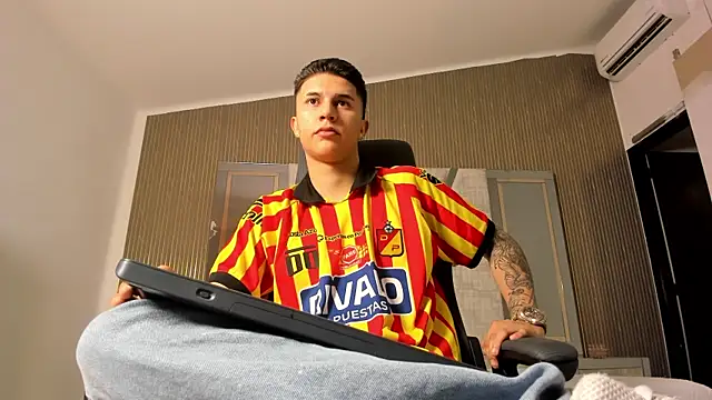 liaamsmiith  online show from September 27, 12:25 pm