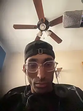 M1GU31923 online show from November 4, 10:00 pm