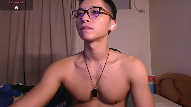 iron0401 online show from April 8, 2:59 pm