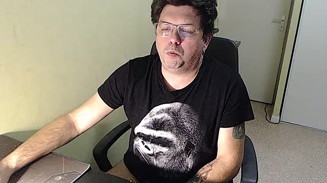 blueandwhite1 online show from January 8, 10:04 pm