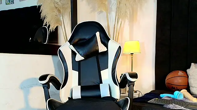 MaicolParker  online show from June 2, 1:12 pm
