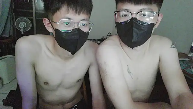 zhu000000 online show from April 11, 1:36 pm