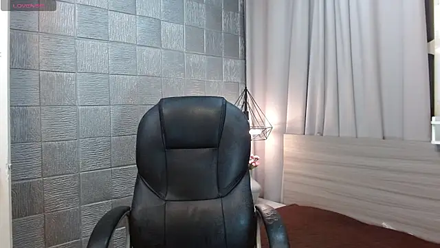 Iantwink18 online show from January 6, 9:30 pm