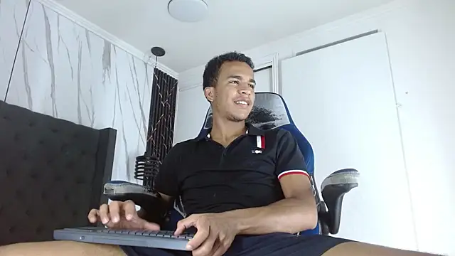 aston xvera online show from November 2, 12:15 am