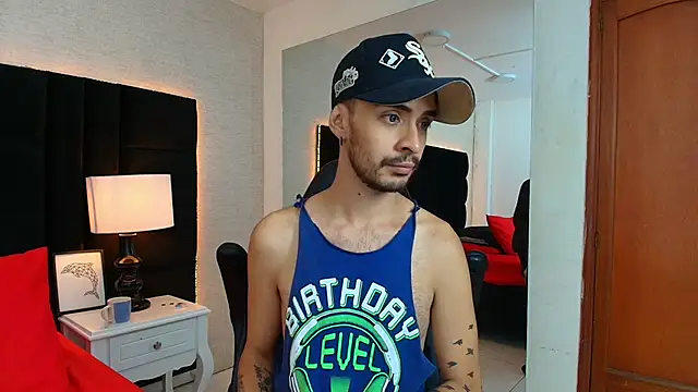 Snapshot of HairyDiamond_ chatting on September 15, 7:48 pm HairyDiamond  online show from September 15, 7:48 pm