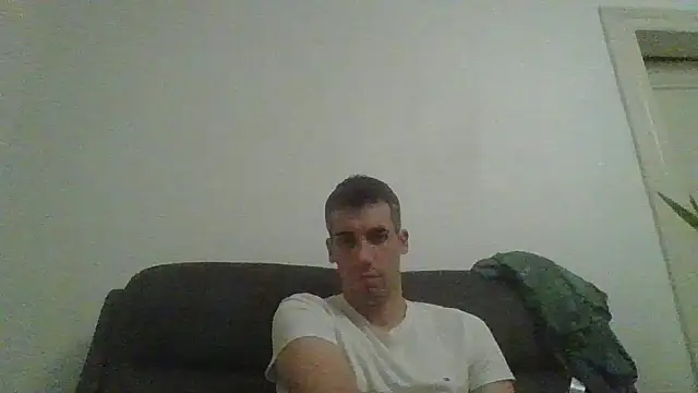 JulioIsHere4you online show from December 14, 12:28 am