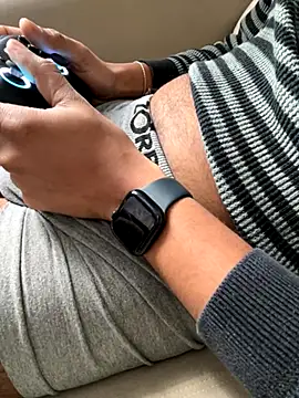 Hiuwee online show from October 20, 3:27 pm