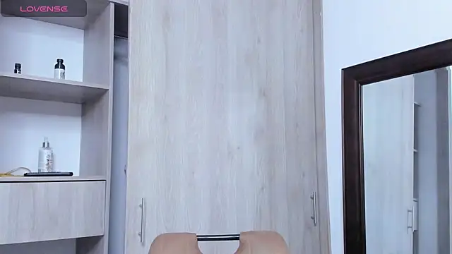 KingLevi01 online show from November 1, 1:42 am