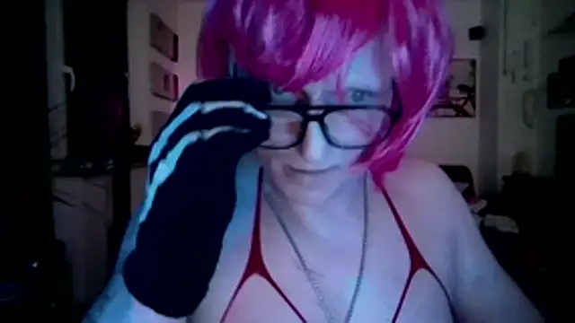 hellgirl1980 online show from April 1, 9:34 pm