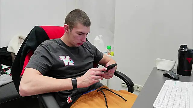 Ryan Dozer online show from November 22, 8:47 am