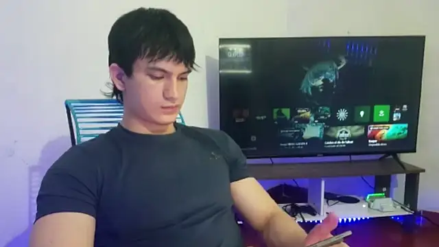 ErickWalton online show from October 23, 7:01 am