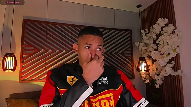 B Wild online show from November 6, 4:04 am