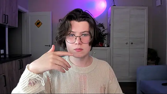 Derek Shameless online show from July 7, 8:34 pm