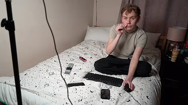 scottishtwink01 online show from November 15, 2:57 am