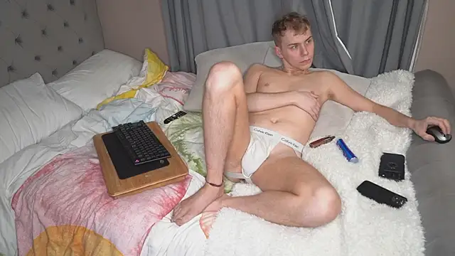 scottishtwink01 online show from April 12, 7:59 pm