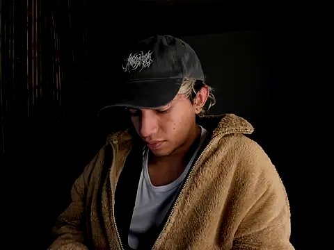 guynextdo0r online show from March 2, 4:34 am