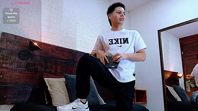 JhosuaVega online show from November 21, 4:33 am