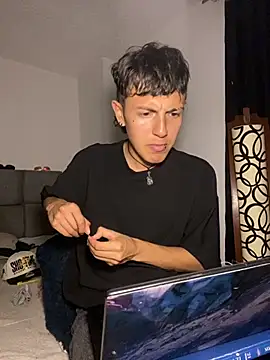 NaytonFreeman online show from October 6, 12:15 am