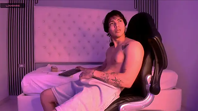 toji luxxer online show from November 19, 9:14 pm