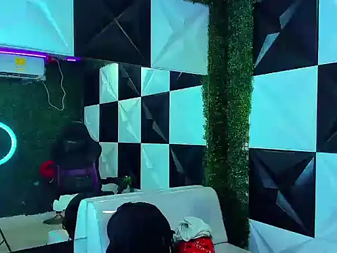 boy tatto777 online show from September 18, 6:10 pm