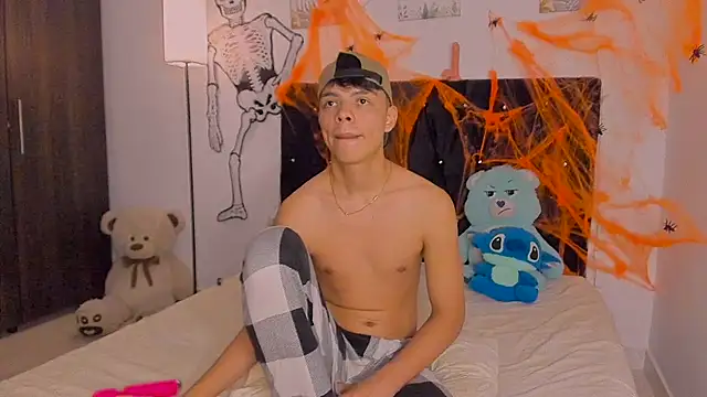 Snapshot of Zacktorres_ chatting on October 22, 10:57 pm Zacktorres online show from October 22, 10:57 pm