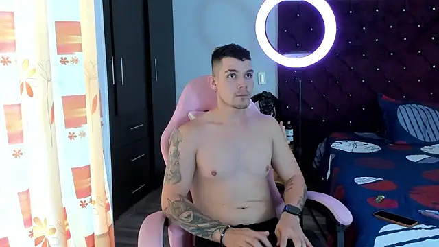 BooyHott  online show from November 26, 6:55 pm