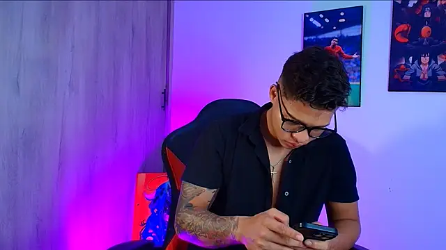 Snapshot of evan_greey chatting on September 23, 6:35 am evan greey online show from September 23, 6:35 am