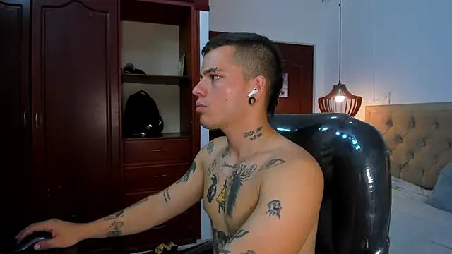 wildthor26 online show from September 29, 4:00 am