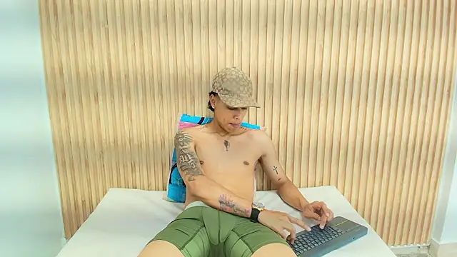 Frayhot777 online show from February 11, 7:52 pm