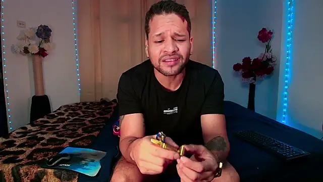 LucasGaeel online show from April 12, 12:50 pm