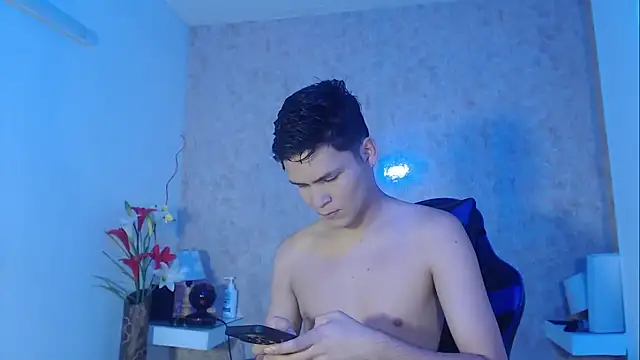 Aaron Foxxx online show from September 27, 12:47 pm