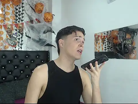 Aaron Foxxx online show from October 15, 9:55 pm