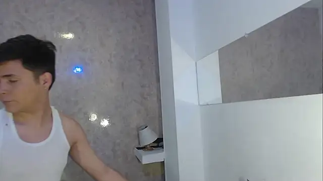 Aaron Foxxx online show from October 5, 8:57 pm