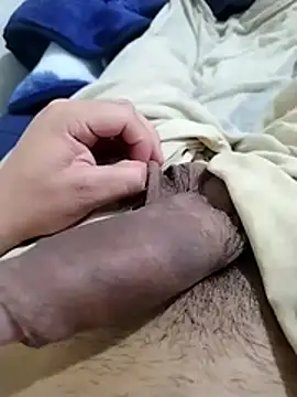 A reyes1122 online show from April 12, 12:58 am