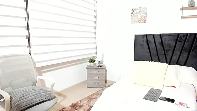 Taylormaccurdy  online show from October 7, 3:27 pm